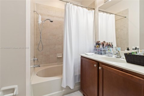 Condo in Doral, Florida, 3 bedrooms  № 1850716 - photo 5