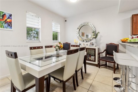 Condo in Doral, Florida, 3 bedrooms  № 1850716 - photo 11