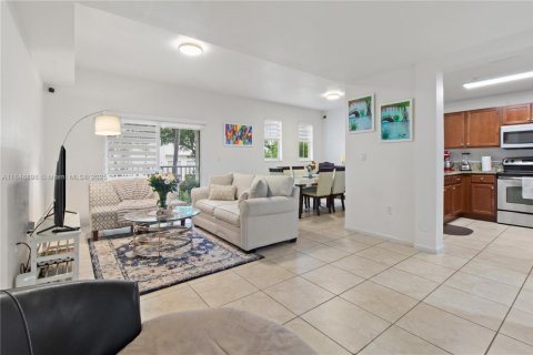 Condo in Doral, Florida, 3 bedrooms  № 1850716 - photo 9