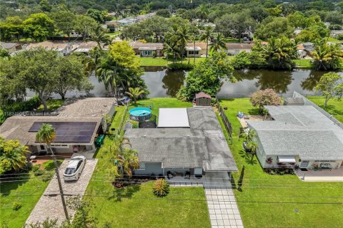House in Cooper City, Florida 3 bedrooms, 108.6 sq.m. № 1822254 - photo 5