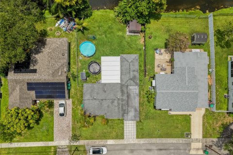 House in Cooper City, Florida 3 bedrooms, 108.6 sq.m. № 1822254 - photo 6