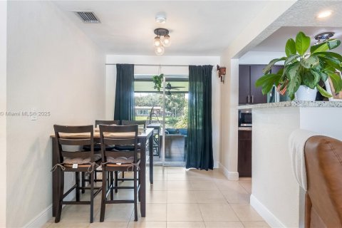 House in Cooper City, Florida 3 bedrooms, 108.6 sq.m. № 1822254 - photo 11