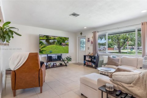House in Cooper City, Florida 3 bedrooms, 108.6 sq.m. № 1822254 - photo 7