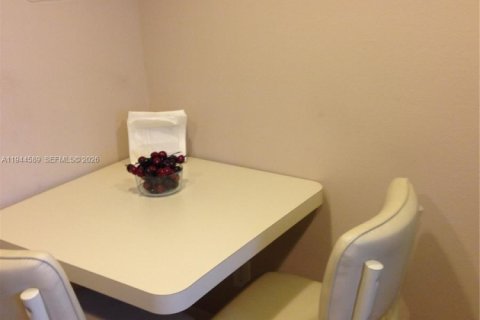 Copropriété à louer à Sunny Isles Beach, Floride: 1 chambre, 67.35 m2 № 2001099 - photo 13