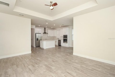 House in Orlando, Florida 4 bedrooms, 169.83 sq.m. № 2411656 - photo 14