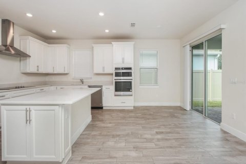 House in Orlando, Florida 4 bedrooms, 169.83 sq.m. № 2411656 - photo 11