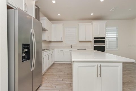 House in Orlando, Florida 4 bedrooms, 169.83 sq.m. № 2411656 - photo 4