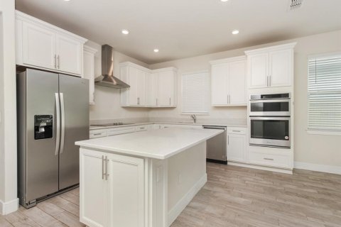 House in Orlando, Florida 4 bedrooms, 169.83 sq.m. № 2411656 - photo 3