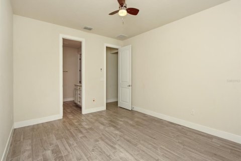 House in Orlando, Florida 4 bedrooms, 169.83 sq.m. № 2411656 - photo 20