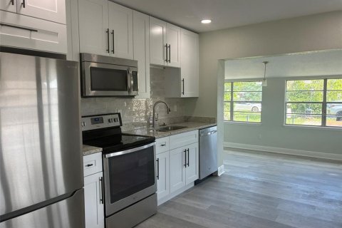 Villa ou maison à louer à Eustis, Floride: 2 chambres, 139.35 m2 № 2431725 - photo 8
