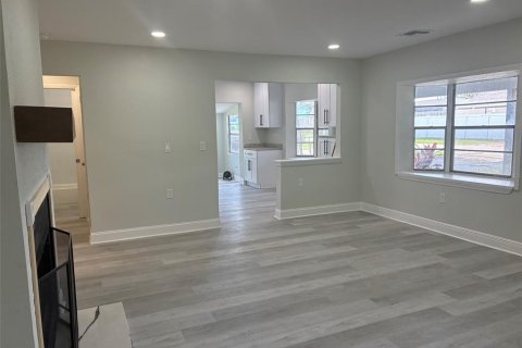 Villa ou maison à louer à Eustis, Floride: 2 chambres, 139.35 m2 № 2431725 - photo 6