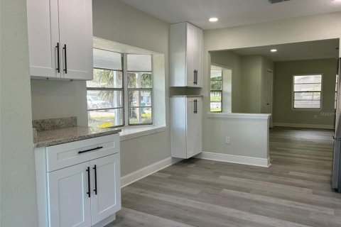 Villa ou maison à louer à Eustis, Floride: 2 chambres, 139.35 m2 № 2431725 - photo 12