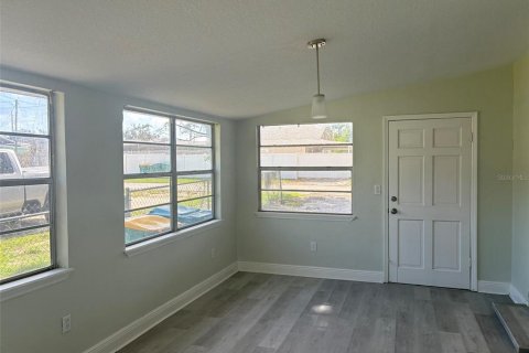Villa ou maison à louer à Eustis, Floride: 2 chambres, 139.35 m2 № 2431725 - photo 9