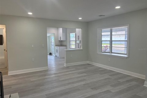 Villa ou maison à louer à Eustis, Floride: 2 chambres, 139.35 m2 № 2431725 - photo 5