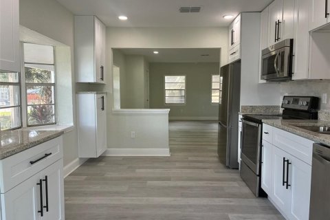 Villa ou maison à louer à Eustis, Floride: 2 chambres, 139.35 m2 № 2431725 - photo 13