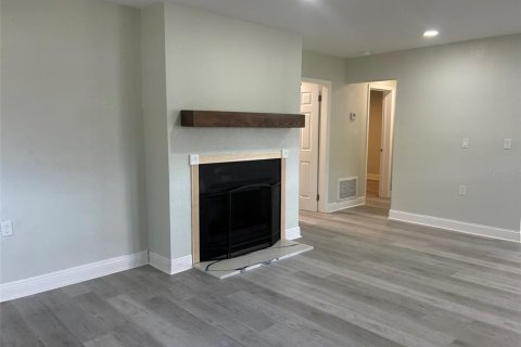 Villa ou maison à louer à Eustis, Floride: 2 chambres, 139.35 m2 № 2431725 - photo 4