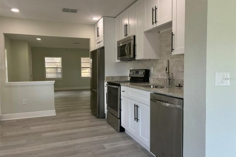 Villa ou maison à louer à Eustis, Floride: 2 chambres, 139.35 m2 № 2431725 - photo 11