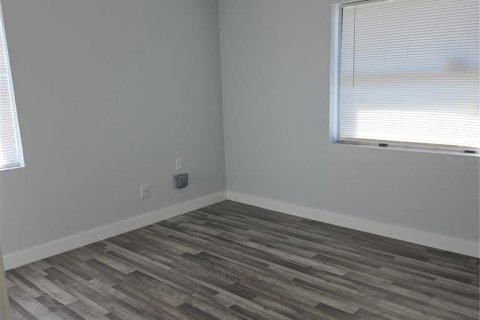 Immobilier commercial à louer à Orlando, Floride: 148.18 m2 № 2103313 - photo 5