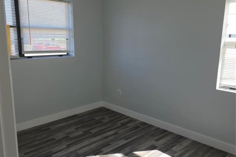 Immobilier commercial à louer à Orlando, Floride: 148.18 m2 № 2103313 - photo 3
