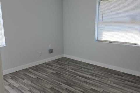 Immobilier commercial à louer à Orlando, Floride: 148.18 m2 № 2103313 - photo 4