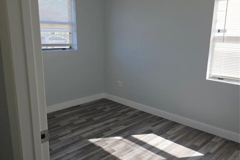 Immobilier commercial à louer à Orlando, Floride: 148.18 m2 № 2103313 - photo 8