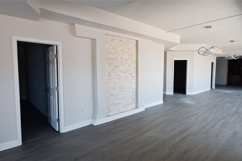 Propiedad comercial en alquiler en Zephyrhills, Florida, 368.26 m2 № 1795545 - foto 2