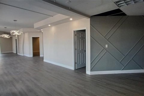Propiedad comercial en alquiler en Zephyrhills, Florida, 368.26 m2 № 1795545 - foto 5