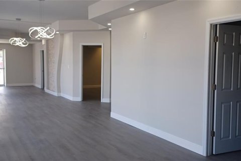 Propiedad comercial en alquiler en Zephyrhills, Florida, 368.26 m2 № 1795545 - foto 7