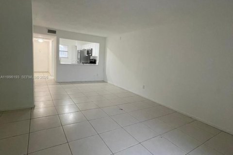 Condominio en Miami, Florida, 2 dormitorios  № 2058191