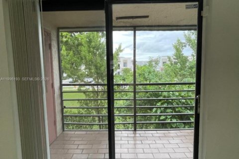 Condominio en alquiler en Miami, Florida, 2 dormitorios, 88.81 m2 № 2058191 - foto 4