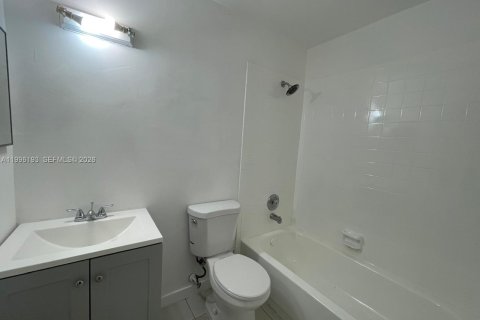 Condominio en alquiler en Miami, Florida, 2 dormitorios, 88.81 m2 № 2058191 - foto 7