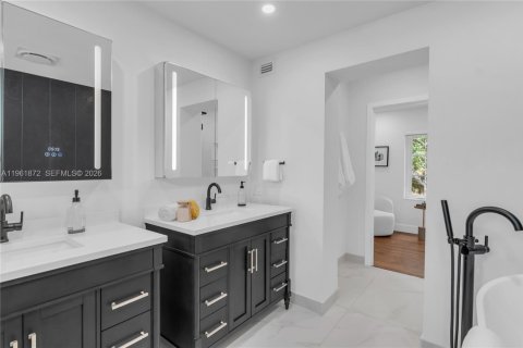 Casa en venta en Coral Gables, Florida, 4 dormitorios, 250.65 m2 № 2046499 - foto 30