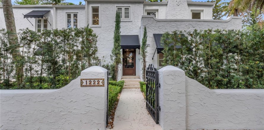 Casa en Coral Gables, Florida 4 dormitorios, 250.65 m2 № 2046499