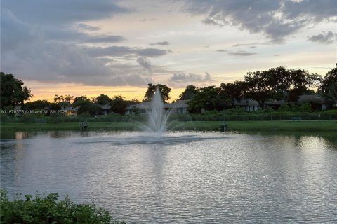 Copropriété à louer à Hollywood, Floride: 3 chambres, 112.04 m2 № 1921318 - photo 1