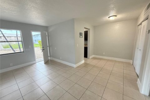 Снять в аренду квартиру в Форт-Лодердейл, Флорида 1 спальня, 58.53м2, № 1953222 - фото 4