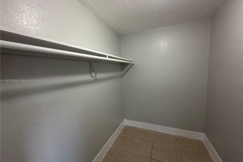 Снять в аренду квартиру в Форт-Лодердейл, Флорида 1 спальня, 58.53м2, № 1953222 - фото 14
