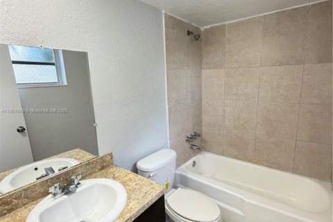 Снять в аренду квартиру в Форт-Лодердейл, Флорида 1 спальня, 58.53м2, № 1953222 - фото 12