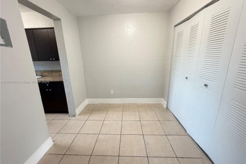 Снять в аренду квартиру в Форт-Лодердейл, Флорида 1 спальня, 58.53м2, № 1953222 - фото 5