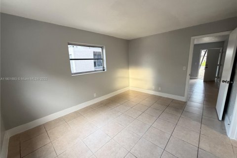 Снять в аренду квартиру в Форт-Лодердейл, Флорида 1 спальня, 58.53м2, № 1953222 - фото 11