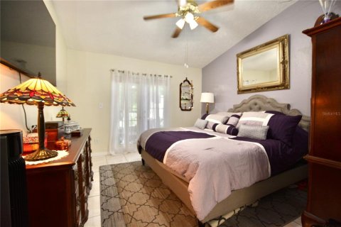 Townhouse in Tampa, Florida 2 bedrooms, 107.86 sq.m. № 2393870 - photo 19