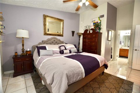 Townhouse in Tampa, Florida 2 bedrooms, 107.86 sq.m. № 2393870 - photo 21