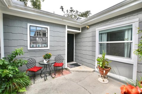 Townhouse in Tampa, Florida 2 bedrooms, 107.86 sq.m. № 2393870 - photo 4