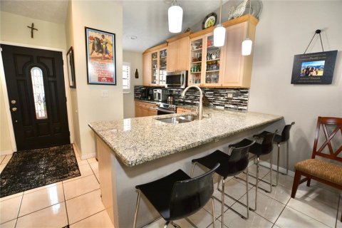 Townhouse in Tampa, Florida 2 bedrooms, 107.86 sq.m. № 2393870 - photo 15