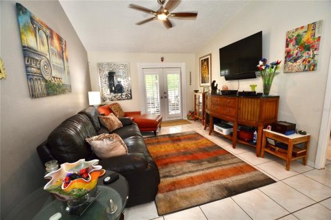 Townhouse in Tampa, Florida 2 bedrooms, 107.86 sq.m. № 2393870 - photo 9