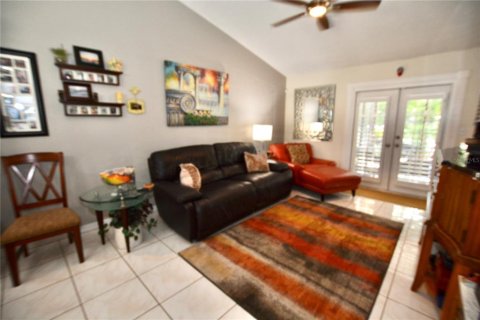 Townhouse in Tampa, Florida 2 bedrooms, 107.86 sq.m. № 2393870 - photo 11
