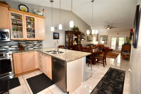 Townhouse in Tampa, Florida 2 bedrooms, 107.86 sq.m. № 2393870 - photo 6