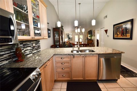 Townhouse in Tampa, Florida 2 bedrooms, 107.86 sq.m. № 2393870 - photo 17