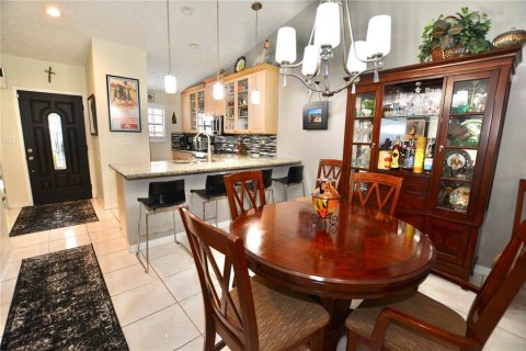 Townhouse in Tampa, Florida 2 bedrooms, 107.86 sq.m. № 2393870 - photo 12