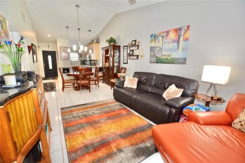 Townhouse in Tampa, Florida 2 bedrooms, 107.86 sq.m. № 2393870 - photo 7