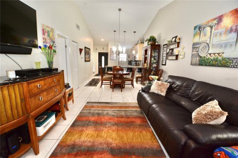 Townhouse in Tampa, Florida 2 bedrooms, 107.86 sq.m. № 2393870 - photo 8